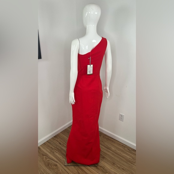 Chiara Boni La Petite Robe
Seki One-Shoulder Gown - Picture 9 of 11